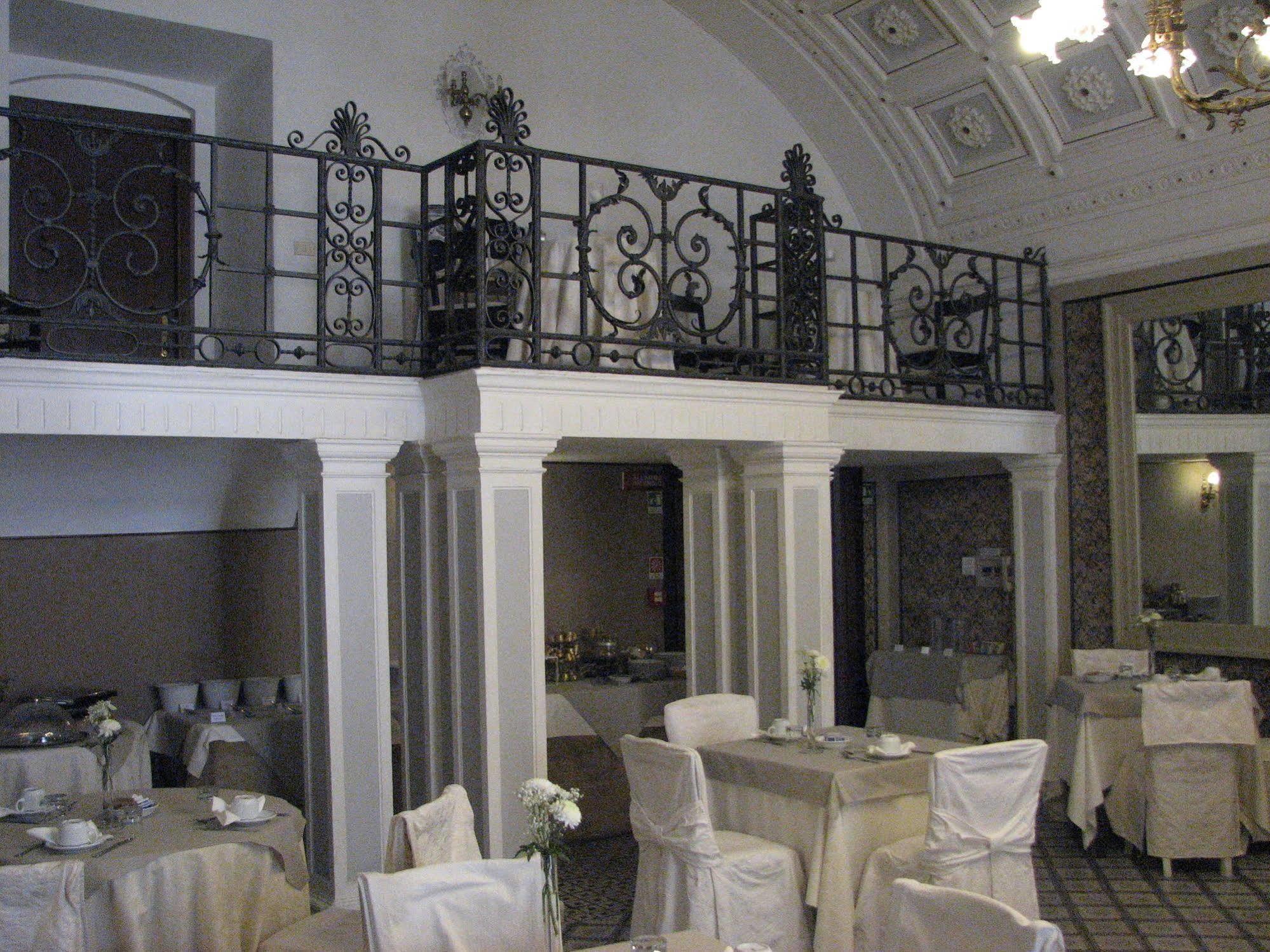 Emme Palace & 4*